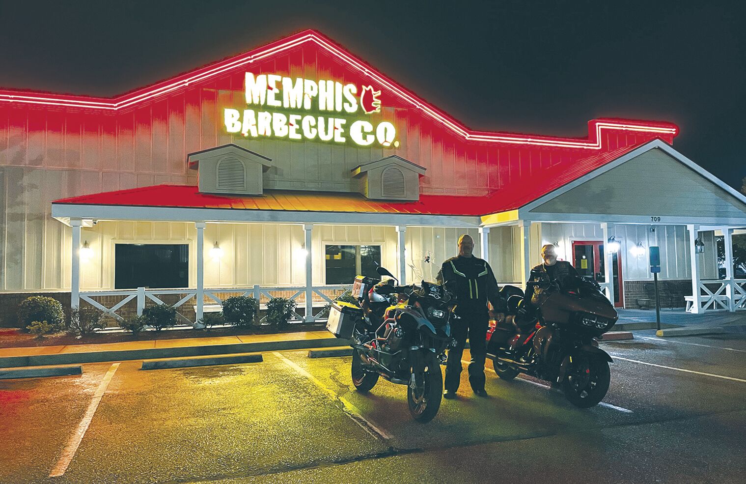 Campbell and O'Neal at Memphis BBQ in Horn Lake